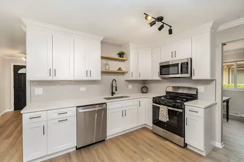 18423 Maple St, Lansing, IL 60438 photo 7