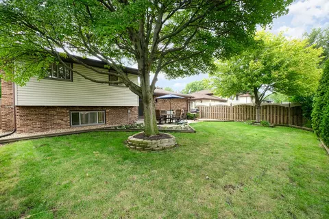 18423 Maple St, Lansing, IL 60438 photo 23