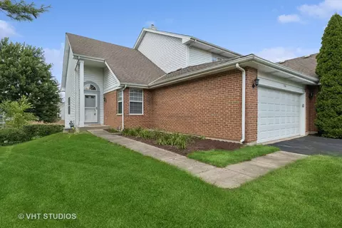 5744 Manchester Dr, Gurnee, IL 60031