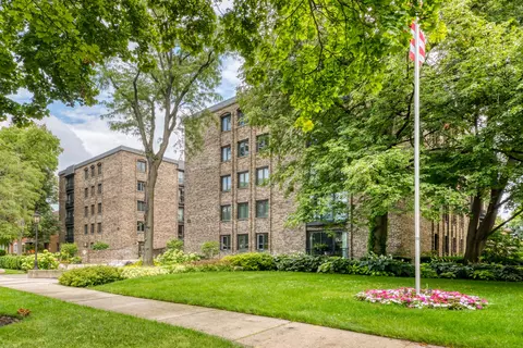 1009 Bonnie Brae Pl #5C, River Forest, IL 60305