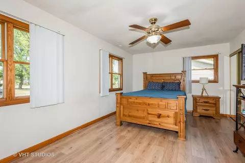 Bedroom - 485 Westview St, Hoffman Estates, IL 60169 photo 2 of 4