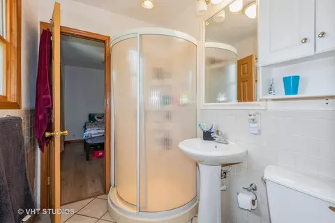 Bath - 485 Westview St, Hoffman Estates, IL 60169 photo 1 of 2
