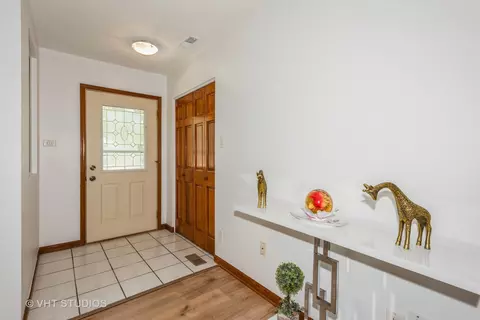 Entry Way - 485 Westview St, Hoffman Estates, IL 60169 photo 1 of 1