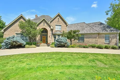 1209 Bull Valley Dr, Woodstock, IL 60098
