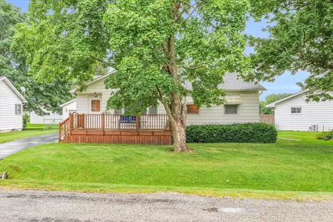 615 S Buchanan Dr, Monticello, IL 61856