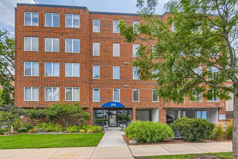 355 W Miner St #3C, Arlington Heights, IL 60005