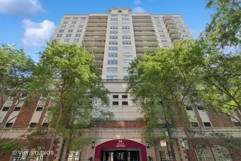 21 W Chestnut St #1209, Chicago, IL 60610