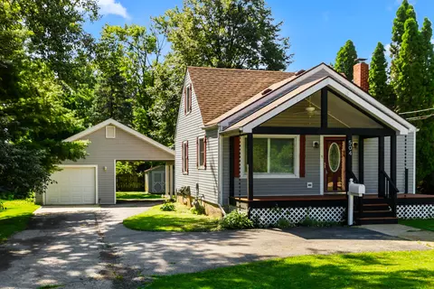 504 S Ayer St, Harvard, IL 60033