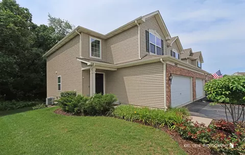 7045 Hidden Green Cir, Fox Lake, IL 60020