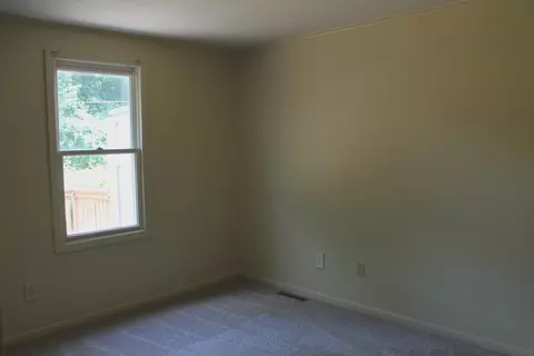Bedroom - 902 Paul St, Mchenry, IL 60051 photo 2 of 4