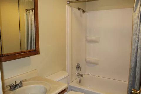 Bath - 902 Paul St, Mchenry, IL 60051 photo 1 of 1