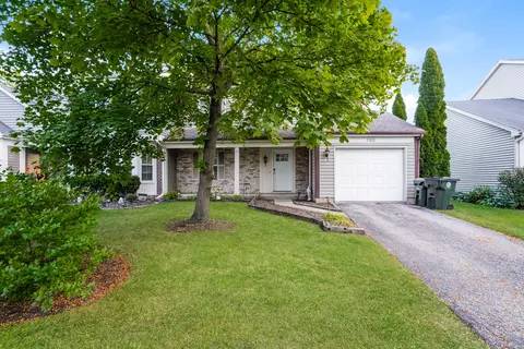 130 Bedford Rd, Mundelein, IL 60060
