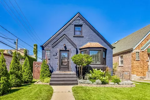 6014 N Whipple St, Chicago, IL 60659