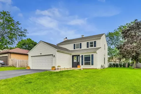 586 Cortland Dr, Lake Zurich, IL 60047