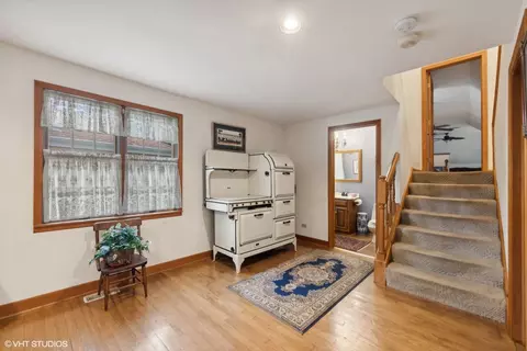 907 N Cross St, Wheaton, IL 60187 photo 13