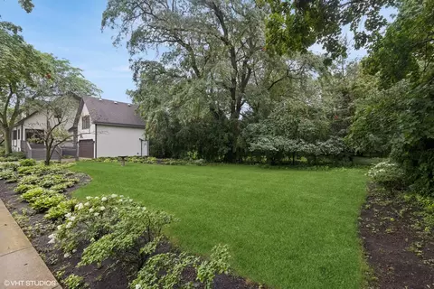 907 N Cross St, Wheaton, IL 60187 photo 3
