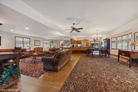 907 N Cross St, Wheaton, IL 60187 photo 9
