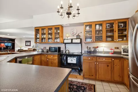 907 N Cross St, Wheaton, IL 60187 photo 16