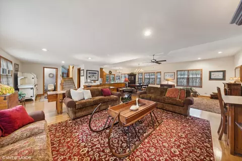 907 N Cross St, Wheaton, IL 60187 photo 12