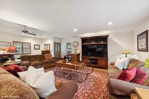 907 N Cross St, Wheaton, IL 60187 photo 11