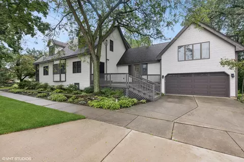 907 N Cross St, Wheaton, IL 60187