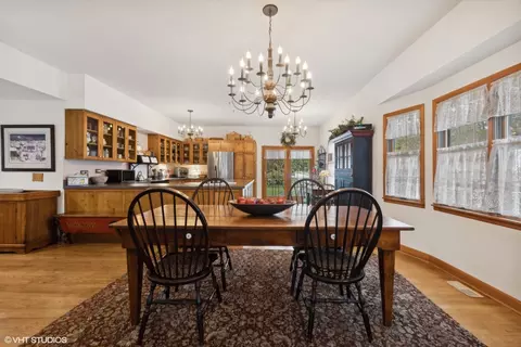 907 N Cross St, Wheaton, IL 60187 photo 8