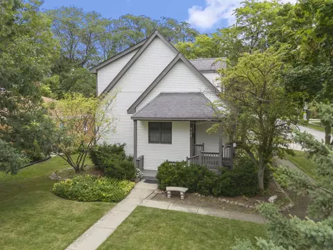 907 N Cross St, Wheaton, IL 60187 photo 4
