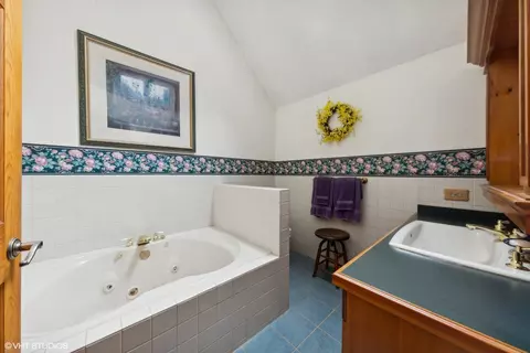 907 N Cross St, Wheaton, IL 60187 photo 23