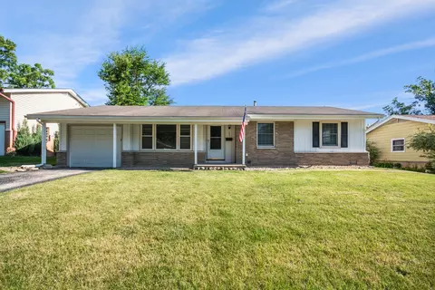 649 Brantwood Ave, Elk Grove Village, IL 60007