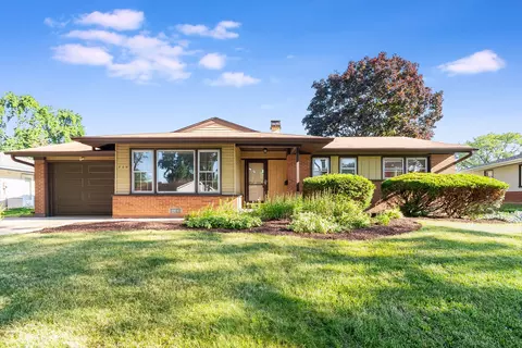 228 Harmony Ln, Elk Grove Village, IL 60007