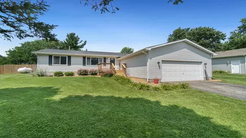 2734 N Deer Path Cir, Oregon, IL 61061
