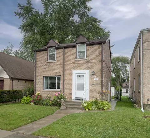 3842 Hull St, Skokie, IL 60076