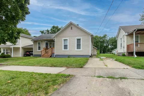 1204 N Livingston St, Bloomington, IL 61701