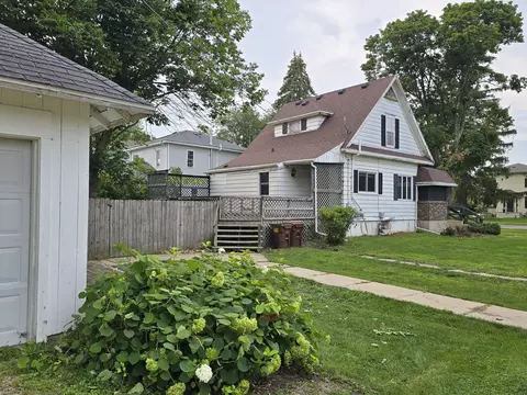 Exterior - 646 E Locust St, Lanark, IL 61046 photo 2 of 9