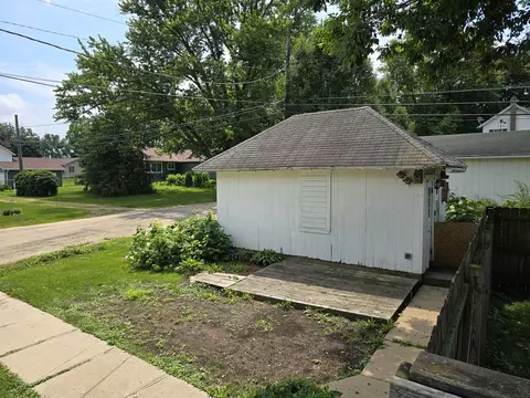 Exterior - 646 E Locust St, Lanark, IL 61046 photo 5 of 9