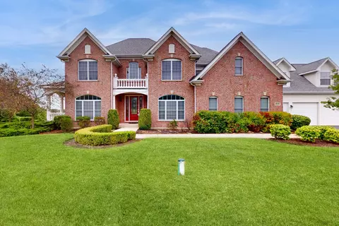616 Indian Trce, Woodstock, IL 60098