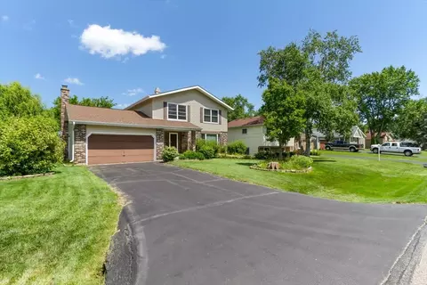 1820 Maplewood Dr, Lindenhurst, IL 60046