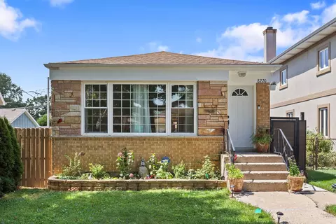 8220 Oleander Ave, Niles, IL 60714