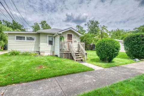 140 S Park St, Westmont, IL 60559