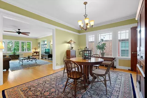 1425 W Juneway Ter, Chicago, IL 60626 photo 8