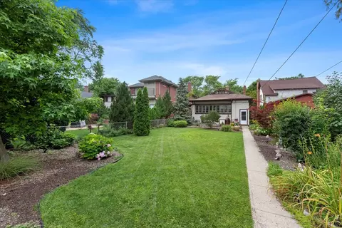 1425 W Juneway Ter, Chicago, IL 60626 photo 2