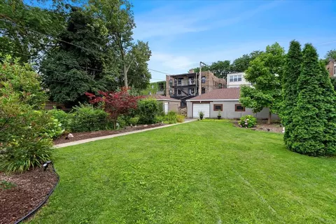1425 W Juneway Ter, Chicago, IL 60626 photo 3