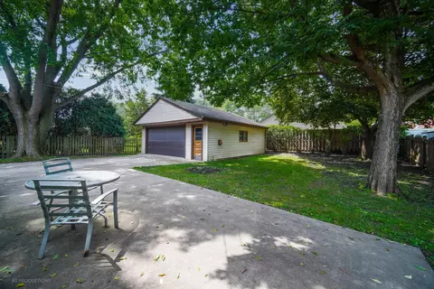 380 Pinehurst Dr, Des Plaines, IL 60016 photo 19