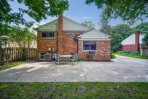 380 Pinehurst Dr, Des Plaines, IL 60016 photo 18