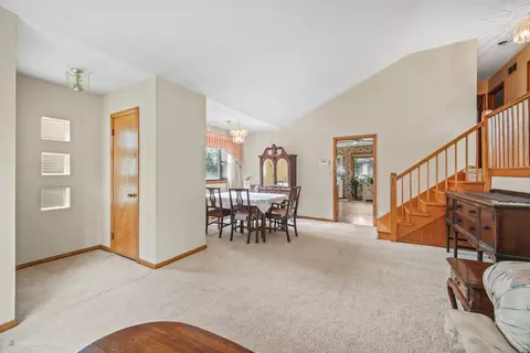 380 Pinehurst Dr, Des Plaines, IL 60016 photo 11