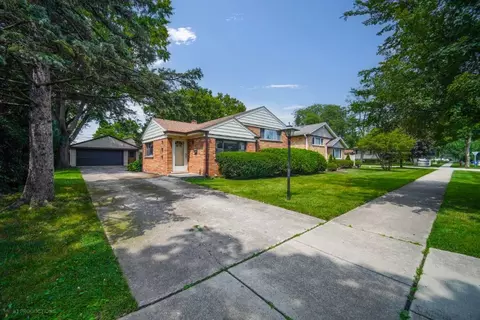 380 Pinehurst Dr, Des Plaines, IL 60016