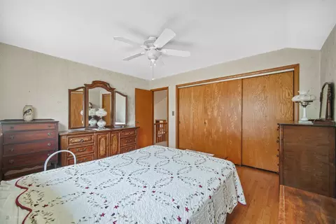 380 Pinehurst Dr, Des Plaines, IL 60016 photo 13