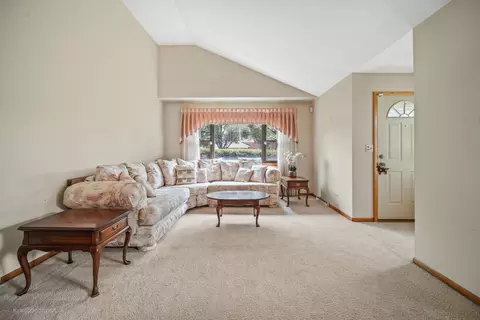 380 Pinehurst Dr, Des Plaines, IL 60016 photo 10