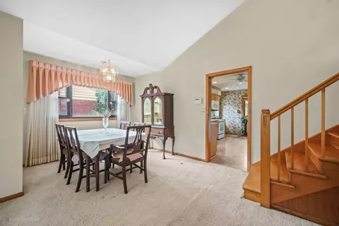 380 Pinehurst Dr, Des Plaines, IL 60016 photo 12