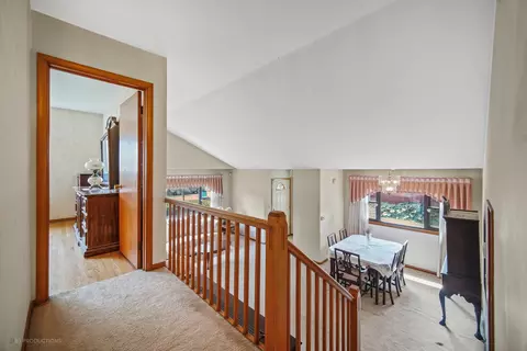 380 Pinehurst Dr, Des Plaines, IL 60016 photo 3
